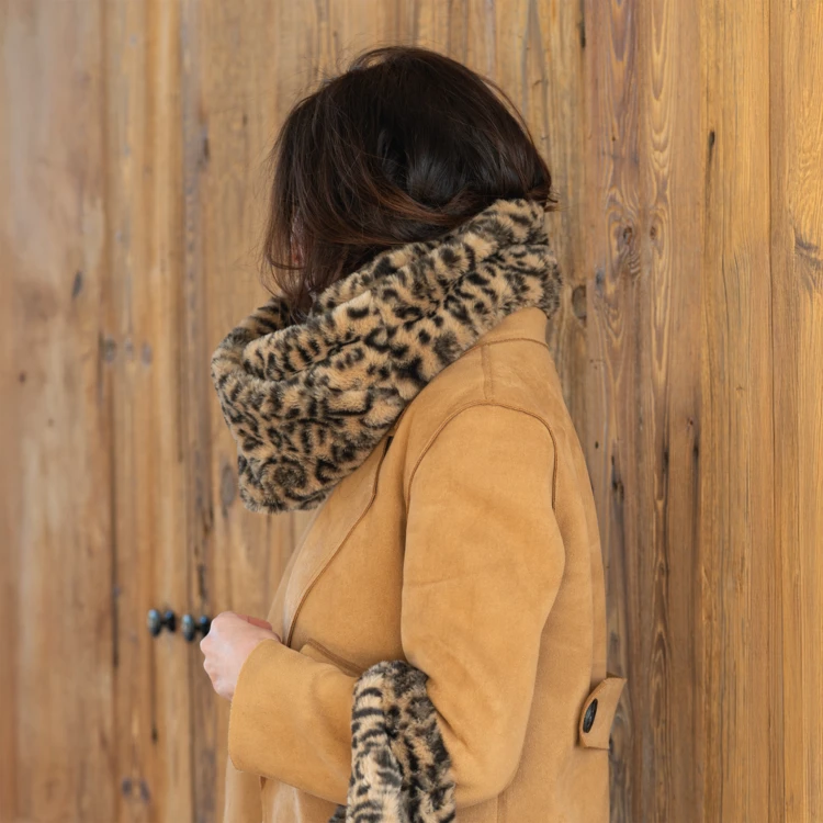 Tour de cou fausse fourrure motif léopard