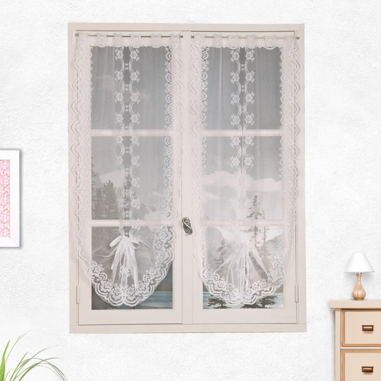 Paire de petits voilages festonnés et relevables