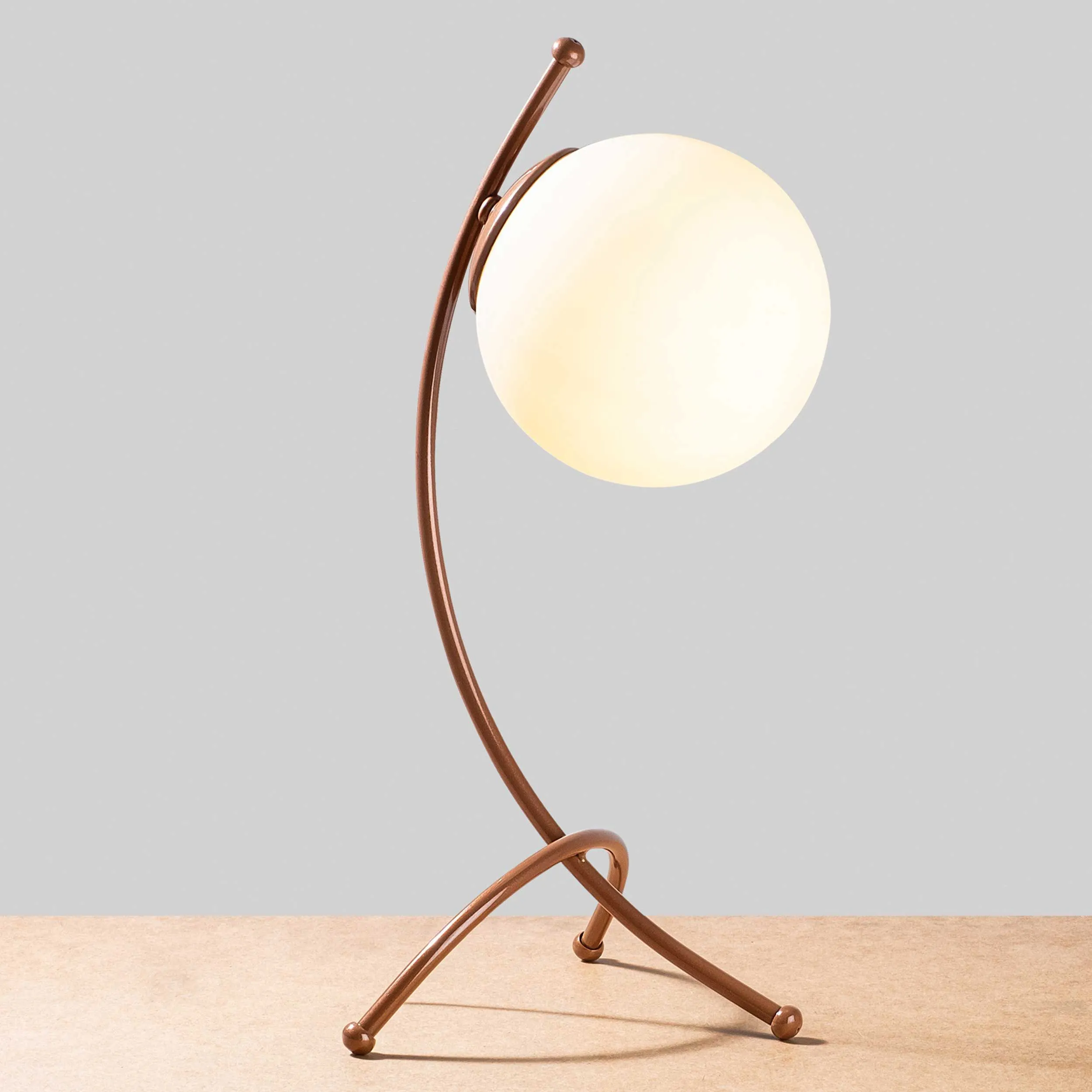 Yay Lampe de table | Corps en fer | Blanc, cuivre
