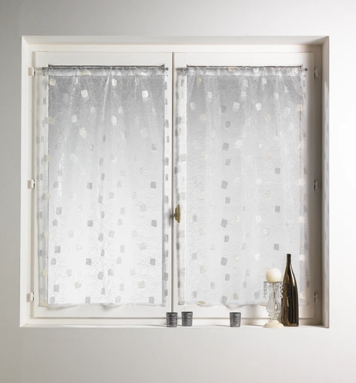 Paire de petits rideaux droit Jacquard brodés 'Carrés'