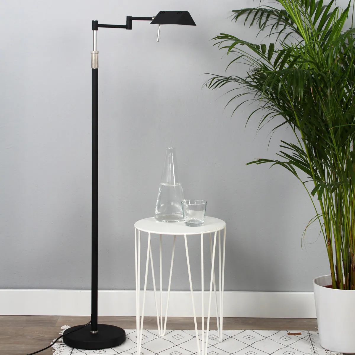 Lampadaire noir tendance avec bras pivotant réglable en métal Mexlite Karl